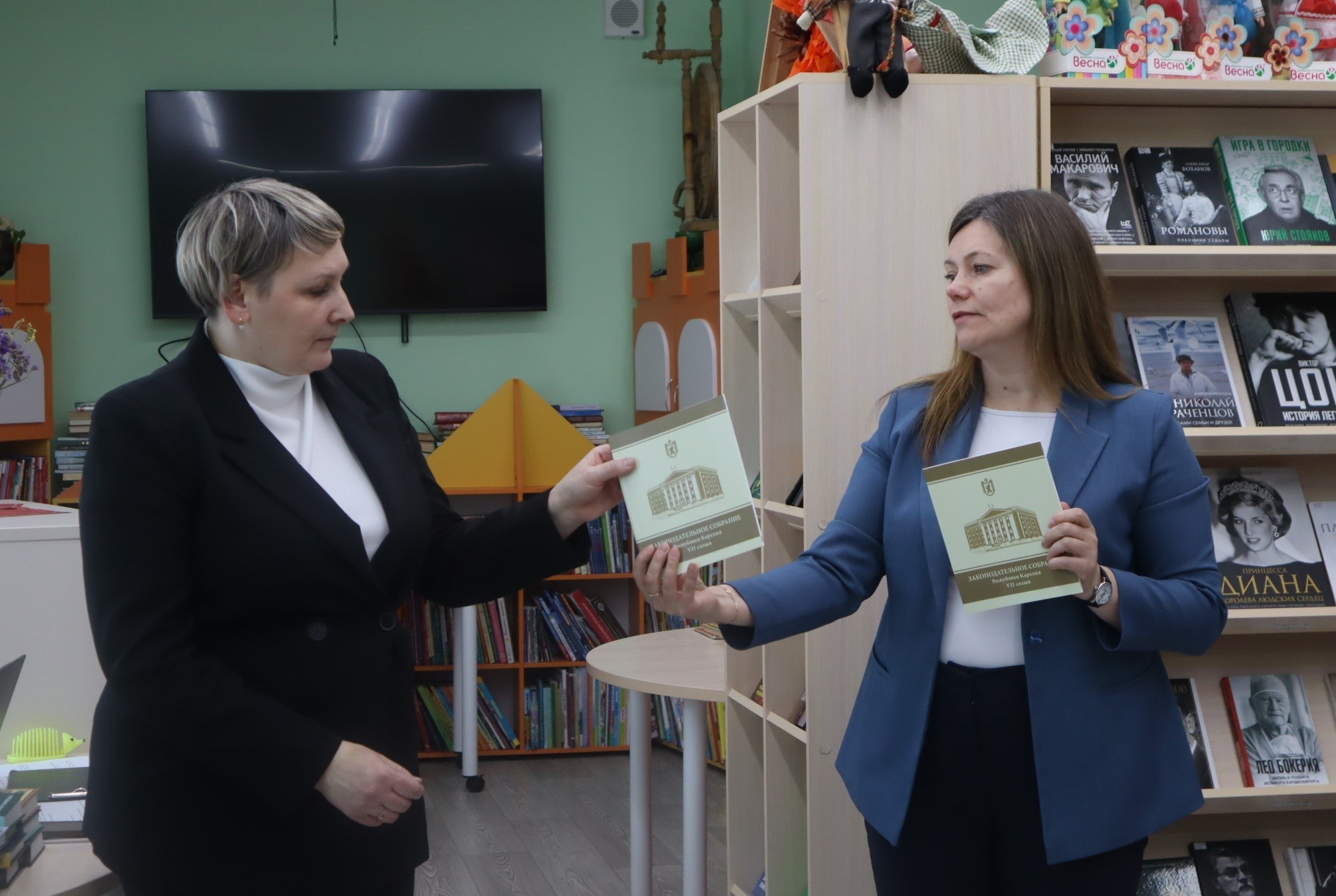 Интеллектуальная игра и урок демократии: в суоярвских поселках отметили День молодого избирателя Интеллектуальная игра и урок демократии: в суоярвских поселках отметили День молодого избирателя