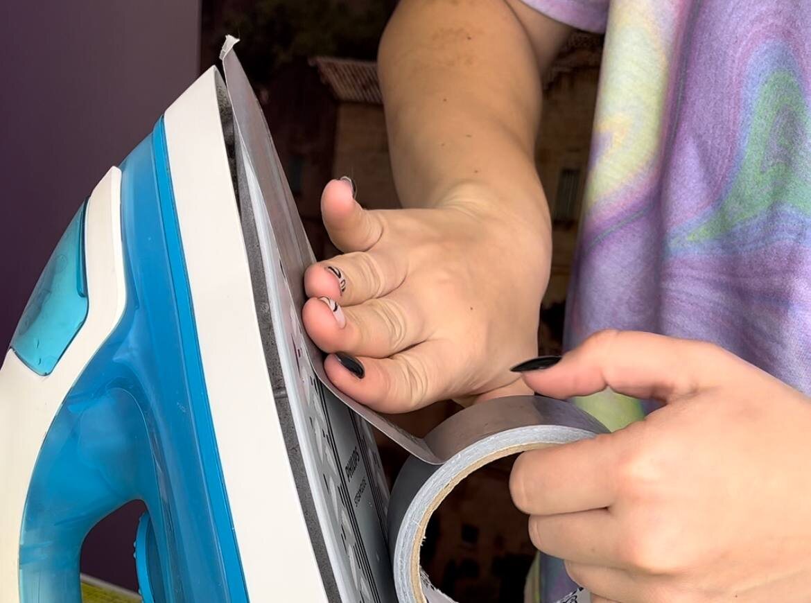 Как чистка утюга с помощью скотча спасла мои вещи от загрязнений