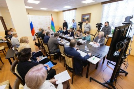 «Профориентация, государственный заказ и целевое обучение» – круглый стол по трудоустройству выпускников состоялся в парламенте Карелии