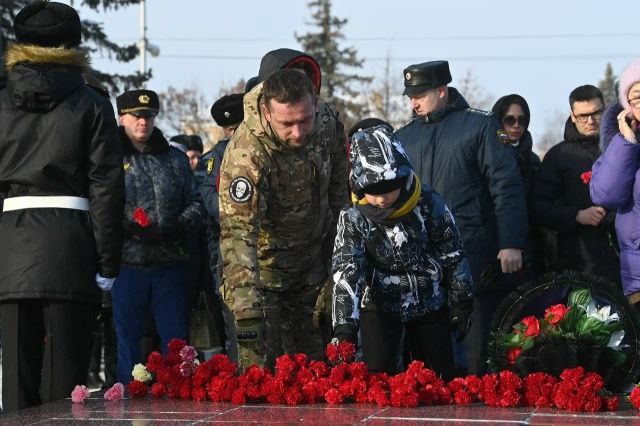 В Петрозаводске почтили память защитников Отечества В Петрозаводске почтили память защитников Отечества