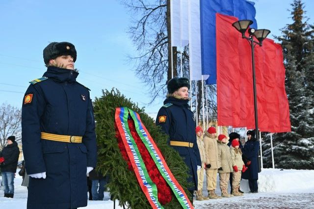 В Петрозаводске почтили память защитников Отечества