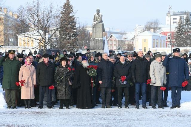 В Петрозаводске почтили память защитников Отечества В Петрозаводске почтили память защитников Отечества