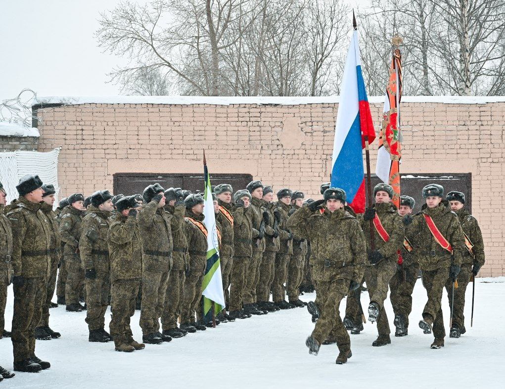 «Настоящая жизнь в городе начинается тогда, когда в него входят военные» «Настоящая жизнь в городе начинается тогда, когда в него входят военные»