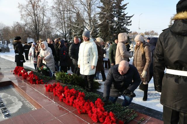 В Петрозаводске почтили память защитников Отечества В Петрозаводске почтили память защитников Отечества