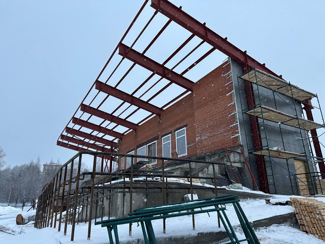 Колыхматова: Вместе с главным федеральным инспектором по Республике Карелия Иваном Сивиным проверили ход строительства спорткомплекса «Луми-2» Колыхматова: Вместе с главным федеральным инспектором по Республике Карелия Иваном Сивиным проверили ход строительства спорткомплекса «Луми-2»