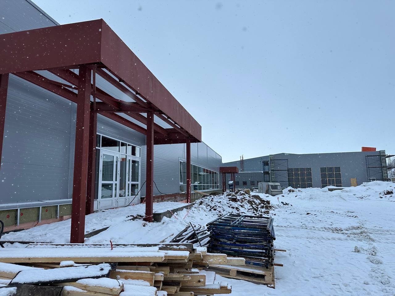 Колыхматова: Вместе с главным федеральным инспектором по Республике Карелия Иваном Сивиным проверили ход строительства спорткомплекса «Луми-2» Колыхматова: Вместе с главным федеральным инспектором по Республике Карелия Иваном Сивиным проверили ход строительства спорткомплекса «Луми-2»