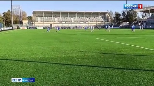 Футбольная команда Училища олимпийского резерва «Динамо-Карелия» сражается с питерским «Динамо» в финале предсезонного турнира имени Турчака