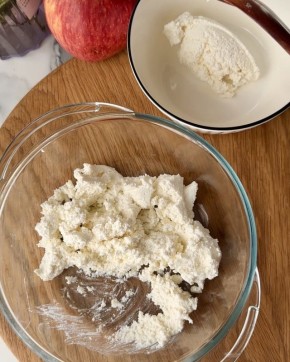 Нежные яблочные лепёшки с творогом на завтрак