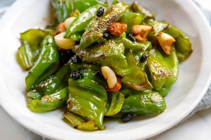 Сытный жареный перец с чесноком и ферментированными бобами