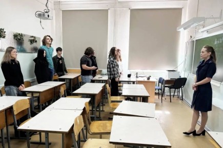 Следователь межрайонного следственного отдела провела профориентационное занятие для старшеклассников