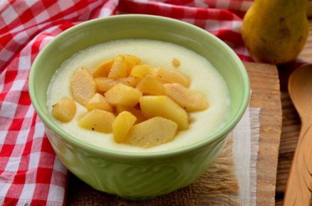 Манная каша с грушей: простой и вкусный завтрак для всей семьи
