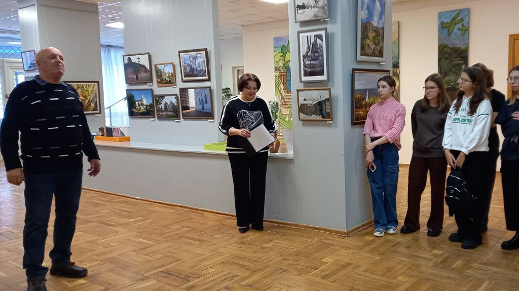 В дятьковском музее открылся художественный проект «Виражи творчества»