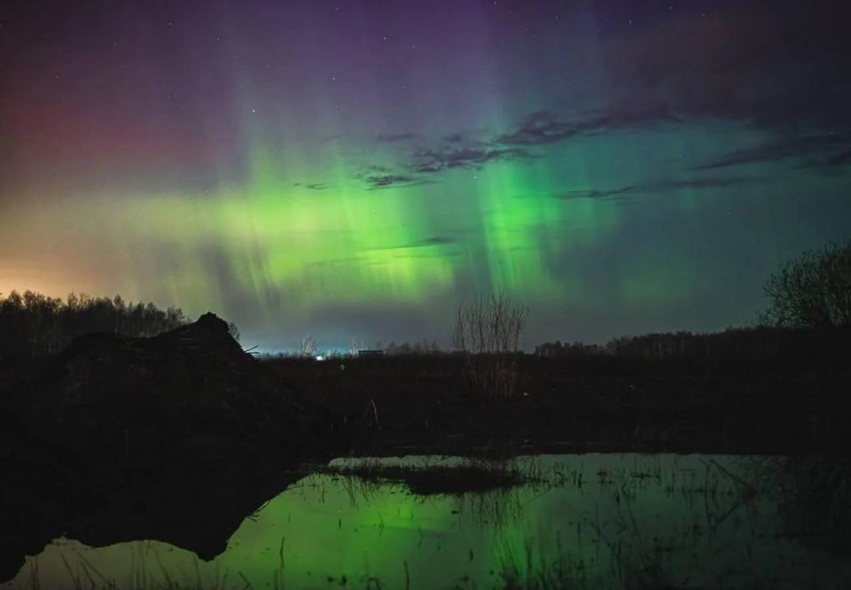 Северное сияние этой ночью наблюдали в нескольких регионах России: