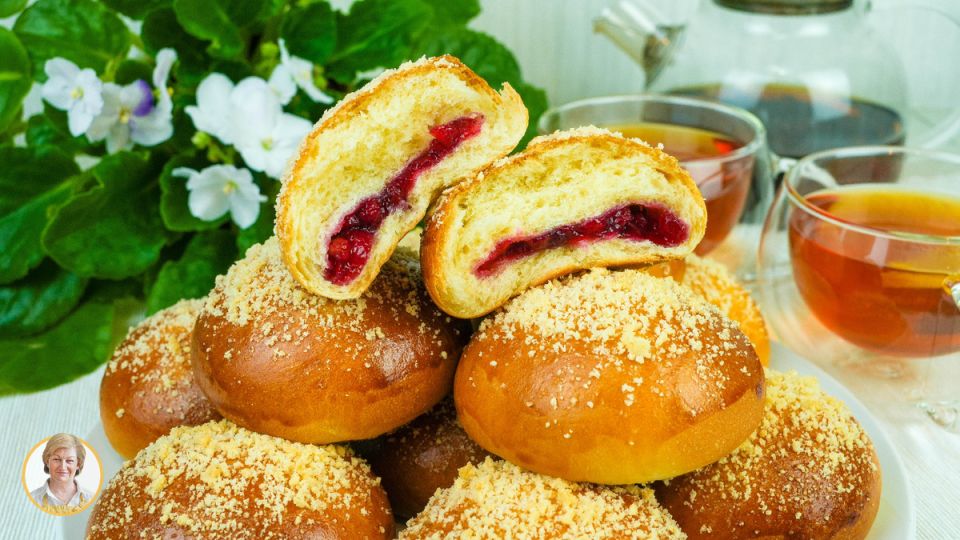 Как приготовить идеальные булочки с брусникой: секреты мягкого теста на кефире