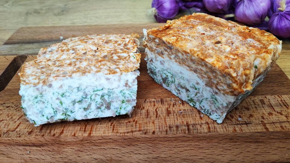 Восхитительная закуска: слоёнка из сала, которую следует попробовать каждому