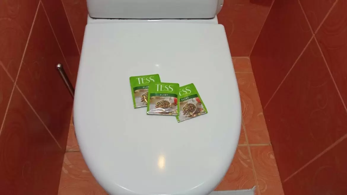 Чайный секрет: как свекровь борется с известковым налетом в унитазе