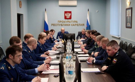 0 Под председательством прокурора Республики Карелия Дмитрия Харченкова в прокуратуре республики состоялось межведомственное совещание руководителей правоохранительных органов региона по вопросам повышения качества работы...