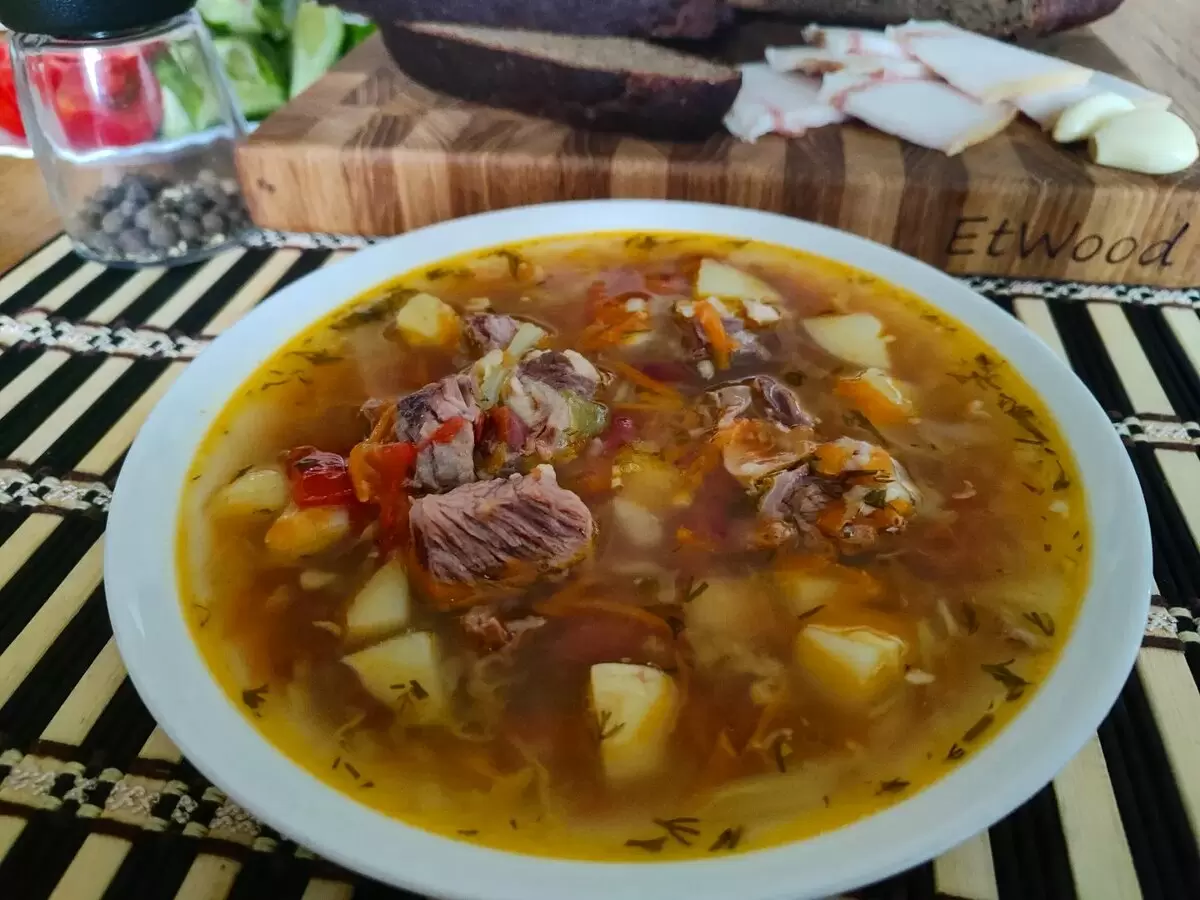 Щи с молодой капустой и фасолью