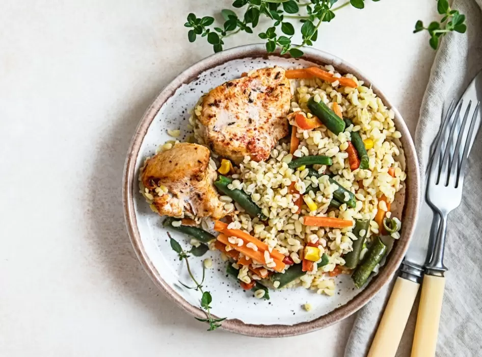 Ужин без хлопот: булгур с индейкой и овощами — быстро, вкусно и полезно