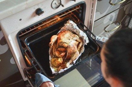 Фольга на кухне: секреты использования и распространенные ошибки