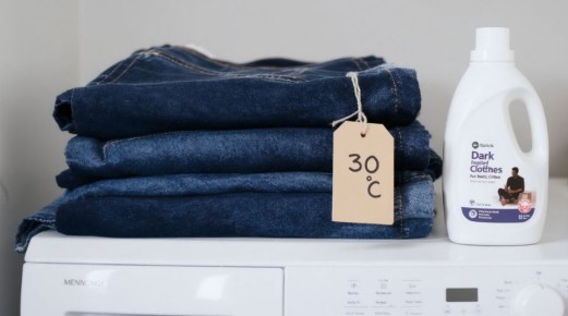 Как сохранить цвет и форму джинсов: полезные советы по уходу