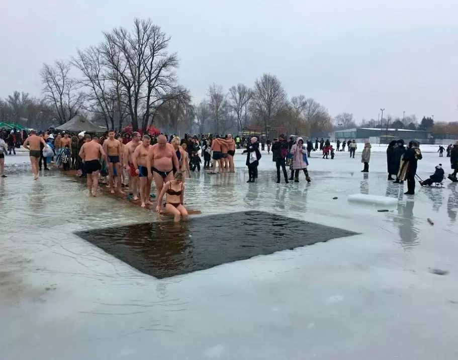 Крещенские купания: традиции, значение и безопасность