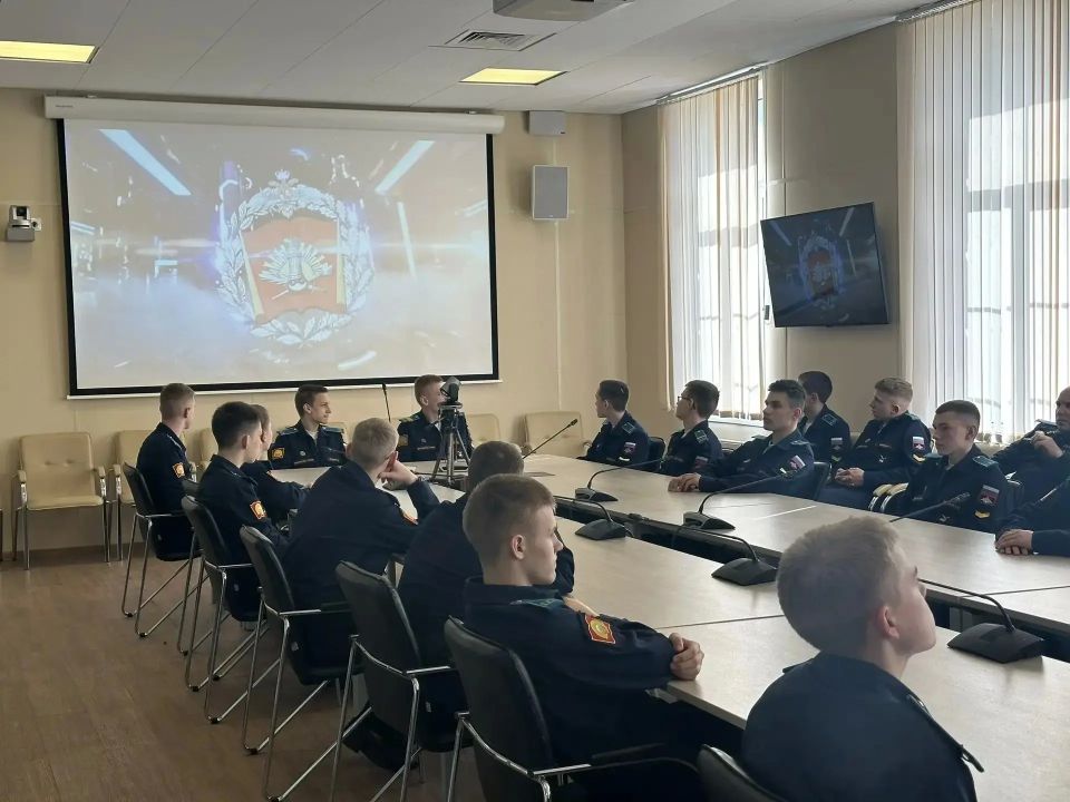 Военные следователи СК России провели профориентационный урок для кадет Военные следователи СК России провели профориентационный урок для кадет