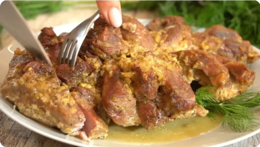 Как запечь мясо для праздников: простой и вкусный рецепт