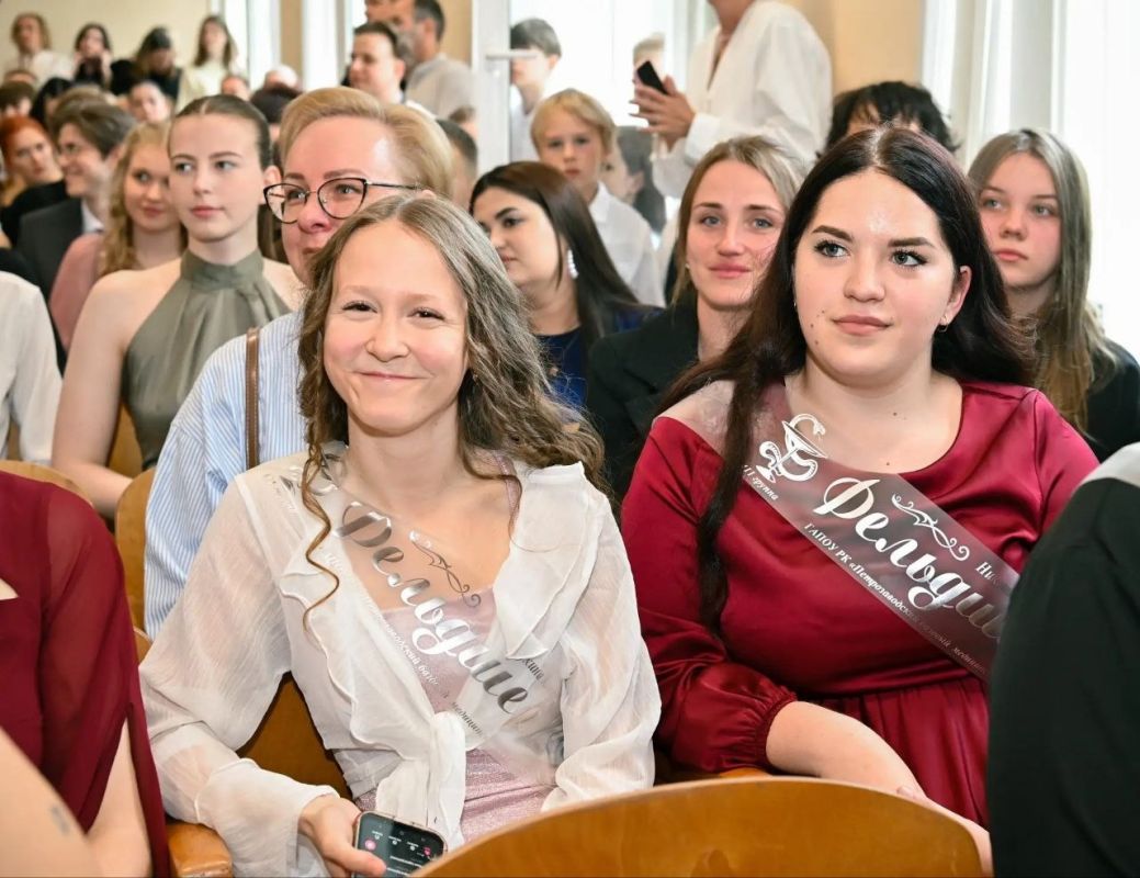 Глава Карелии напутствовал выпускников Петрозаводского базового медицинского колледжа Глава Карелии напутствовал выпускников Петрозаводского базового медицинского колледжа