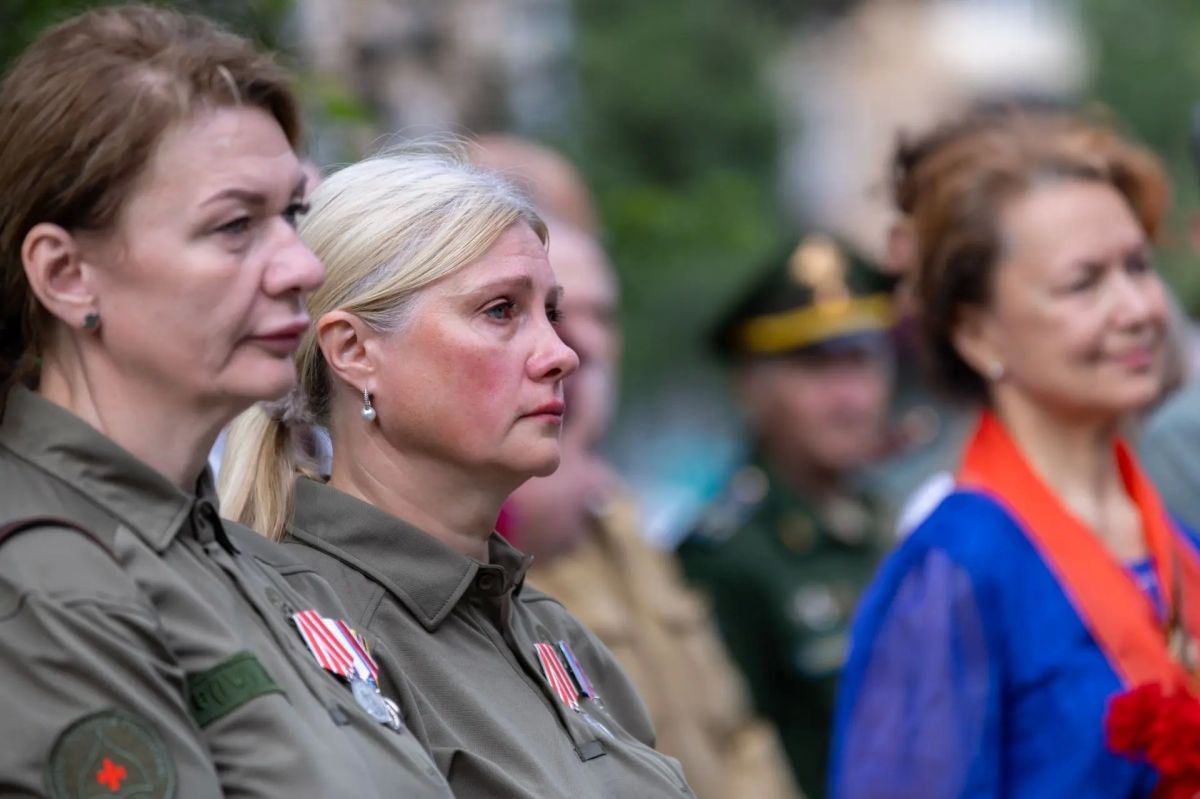 Элиссан Шандалович и парламентарии Карелии в День ветеранов боевых действий почтили память павших за Родину Элиссан Шандалович и парламентарии Карелии в День ветеранов боевых действий почтили память павших за Родину