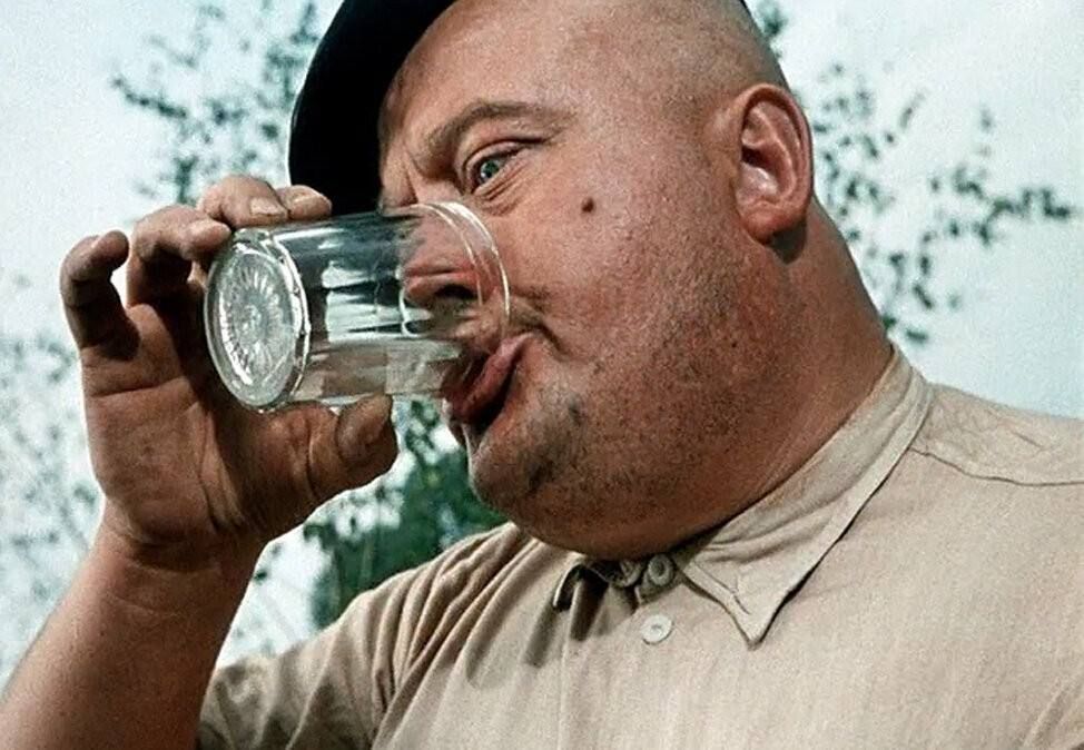 Необычные советы нарколога: как не испортить застолье с водкой