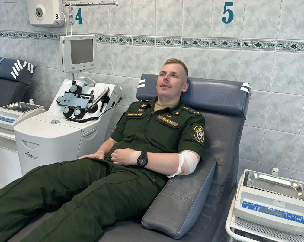 В г. Петрозаводске следователи военных следственных органов СК России стали донорами крови В г. Петрозаводске следователи военных следственных органов СК России стали донорами крови