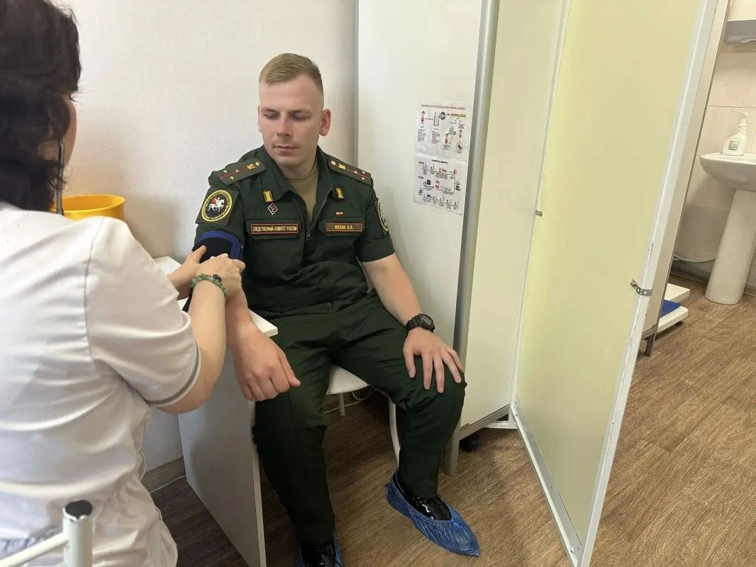 В г. Петрозаводске следователи военных следственных органов СК России стали донорами крови В г. Петрозаводске следователи военных следственных органов СК России стали донорами крови