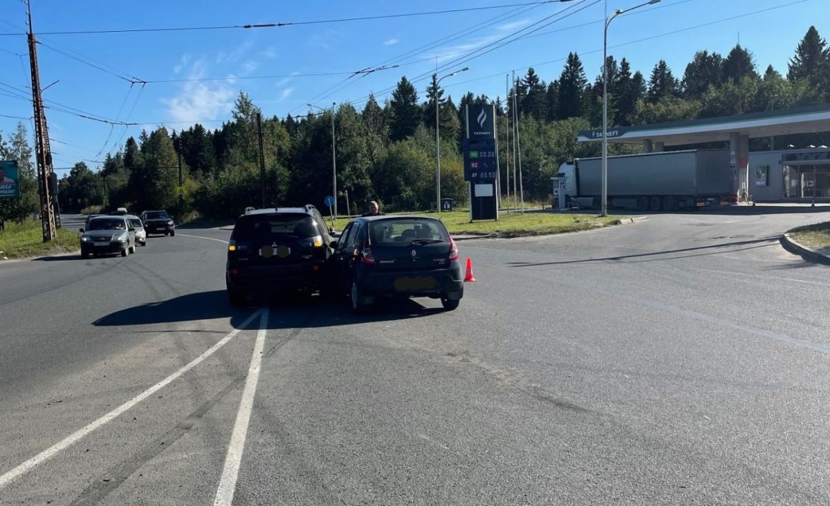 На Ключевой столкнулись два автомобиля На Ключевой столкнулись два автомобиля