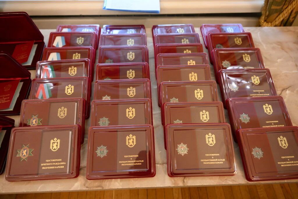 Государственные награды вручили жителям Карелии в Петрозаводске Государственные награды вручили жителям Карелии в Петрозаводске