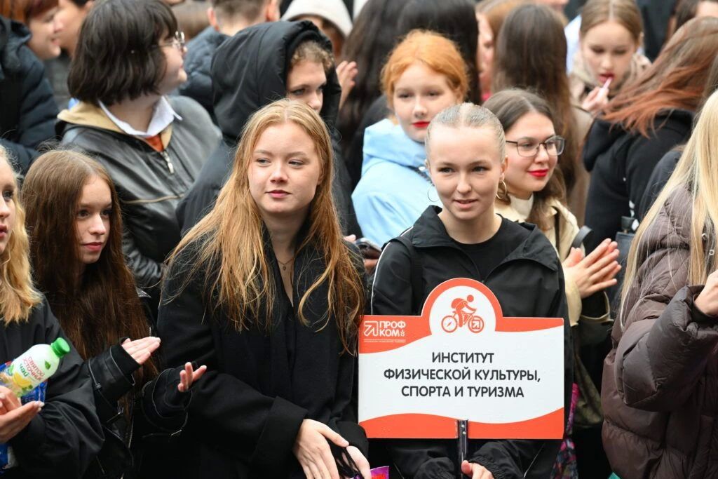 Цифра дня: более 2 тысяч первокурсников посвятили в студенты ПетрГУ Цифра дня: более 2 тысяч первокурсников посвятили в студенты ПетрГУ