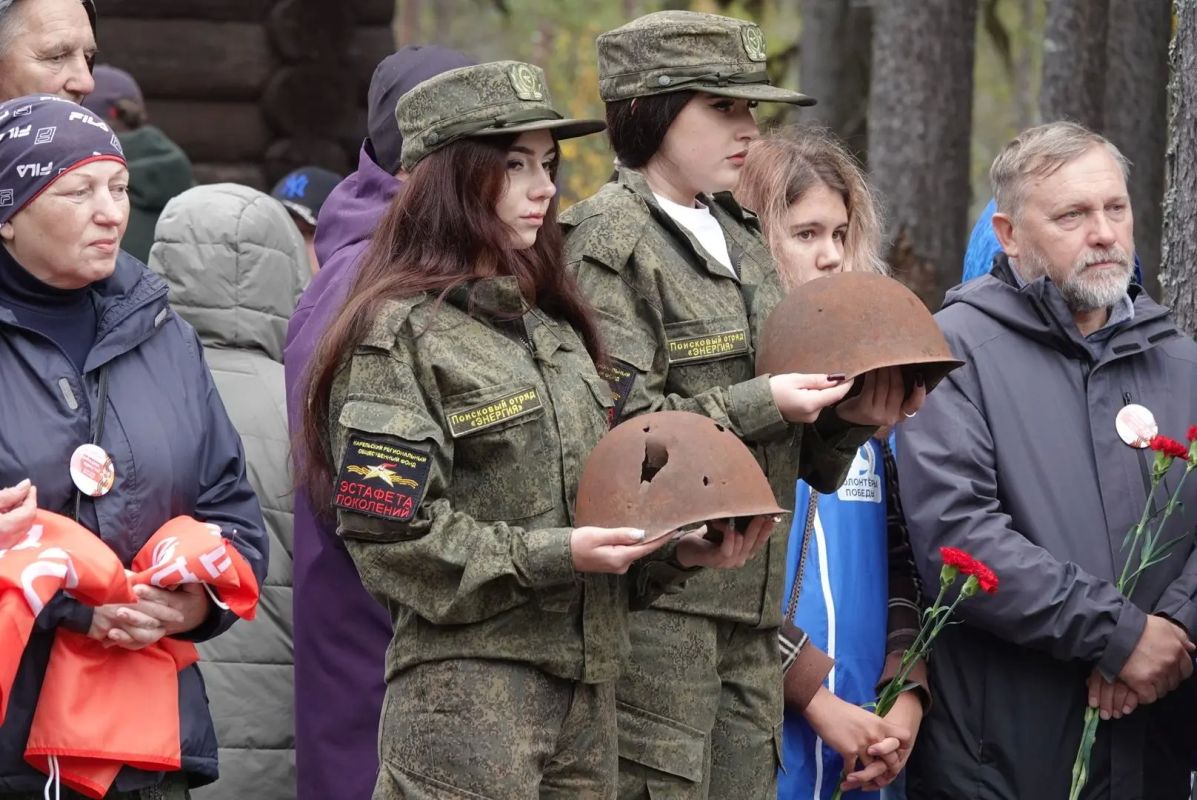 Останки защитников Петрозаводска захоронили на Кургане Славы Останки защитников Петрозаводска захоронили на Кургане Славы