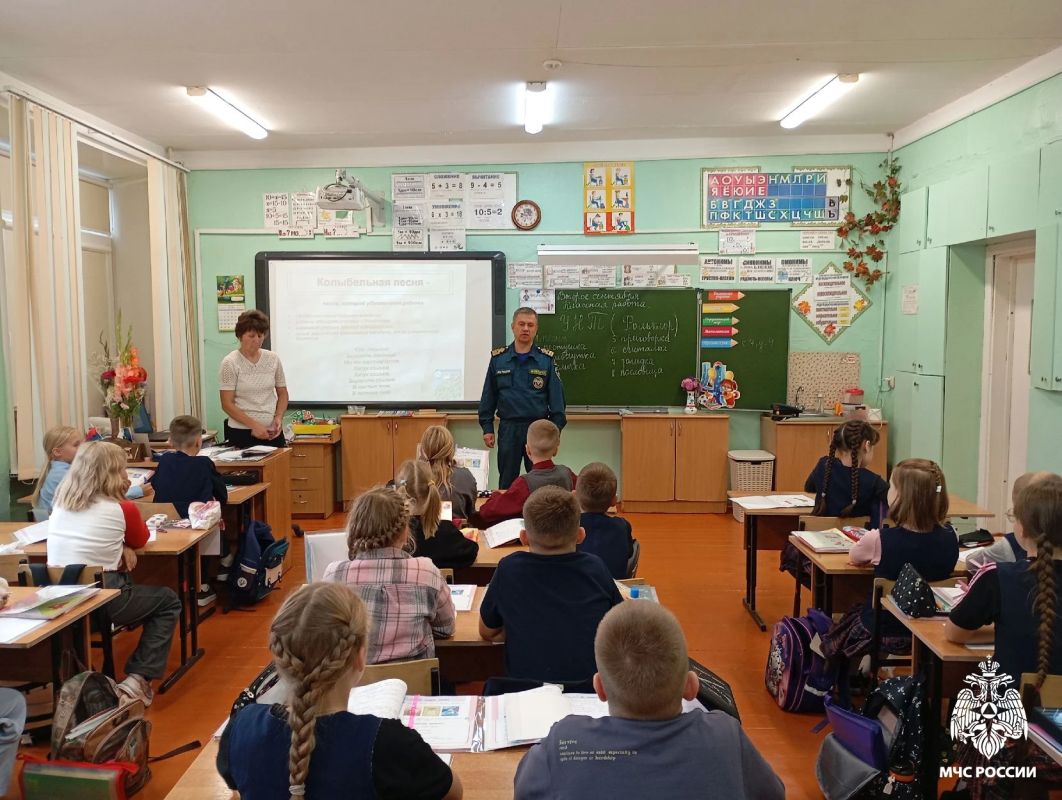 Учащимся и педагогам образовательных учреждений напомнили правила безопасности Учащимся и педагогам образовательных учреждений напомнили правила безопасности