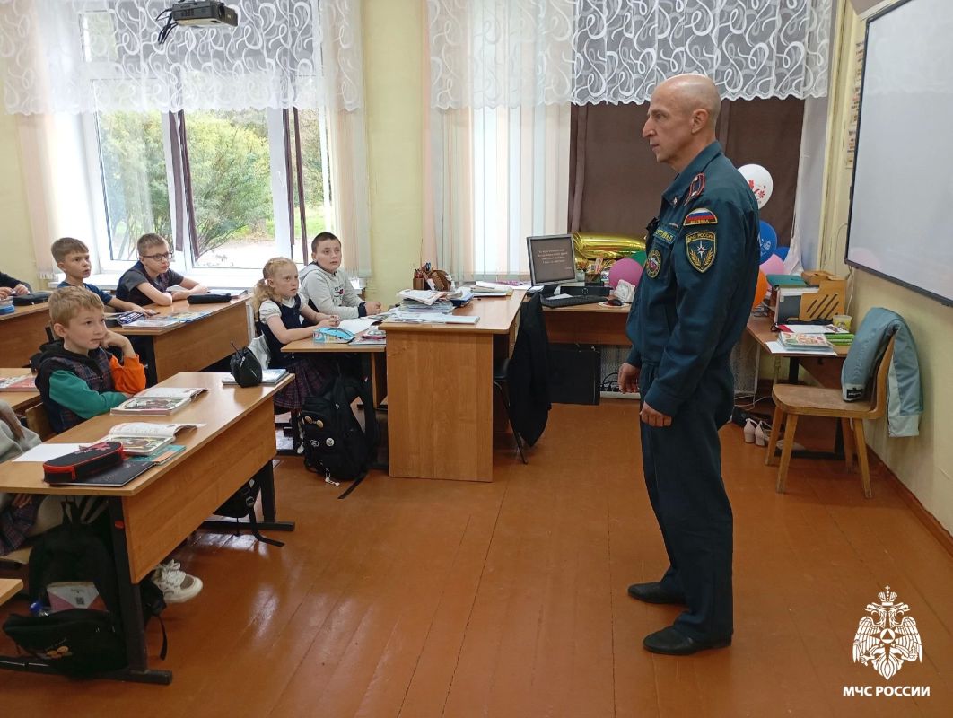 Учащимся и педагогам образовательных учреждений напомнили правила безопасности Учащимся и педагогам образовательных учреждений напомнили правила безопасности