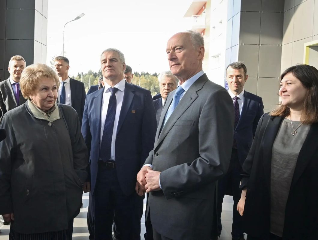 Артур Парфенчиков: Сегодня официально завершена стройка блоков А и Б республиканской больницы! Артур Парфенчиков: Сегодня официально завершена стройка блоков А и Б республиканской больницы!