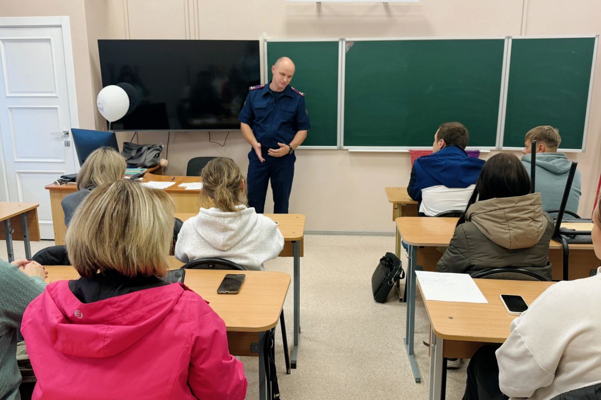 Сотрудники следственного управления встретились со школьниками и их родителями Сотрудники следственного управления встретились со школьниками и их родителями