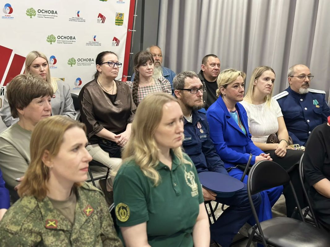 Колыхматова: В Центре воинской славы Петрозаводска провела встречу с представителями волонтерских и общественных объединений, которые ежедневно вносят неоценимый вклад в поддержку наших героев Колыхматова: В Центре воинской славы Петрозаводска провела встречу с представителями волонтерских и общественных объединений, которые ежедневно вносят неоценимый вклад в поддержку наших героев
