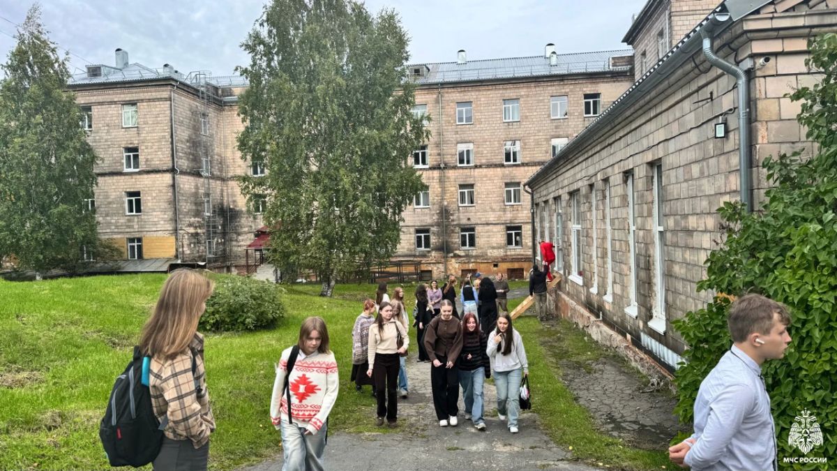 Тренировка по эвакуации в Специализированной школе искусств Тренировка по эвакуации в Специализированной школе искусств
