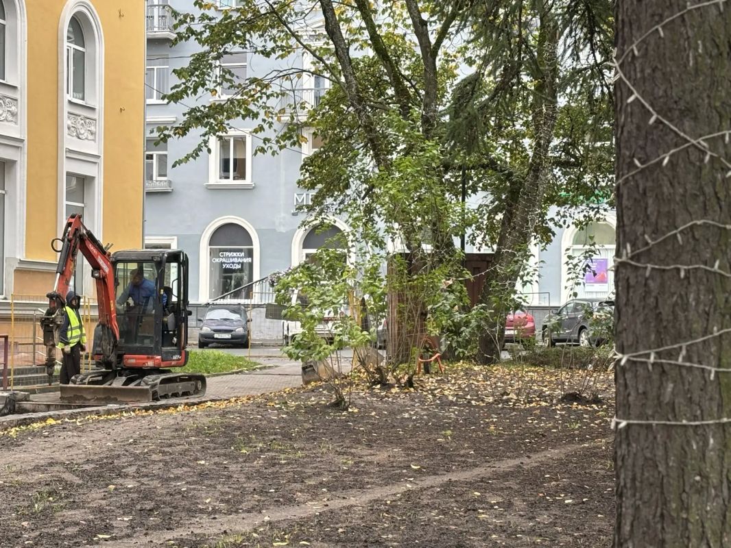 Колыхматова: Начала рабочую неделю с проверки благоустройства на двух ключевых объектах в центре Петрозаводска: в Центральном сквере на проспекте Ленина и на площади Гагарина Колыхматова: Начала рабочую неделю с проверки благоустройства на двух ключевых объектах в центре Петрозаводска: в Центральном сквере на проспекте Ленина и на площади Гагарина