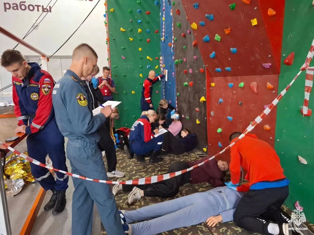 Юные спасатели представили Карелию в Великом Новгороде Юные спасатели представили Карелию в Великом Новгороде