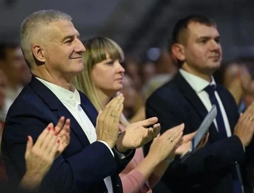 Артур Парфенчиков: Дорогие друзья! Поздравляю вас с Днём машиностроителя! Артур Парфенчиков: Дорогие друзья! Поздравляю вас с Днём машиностроителя!