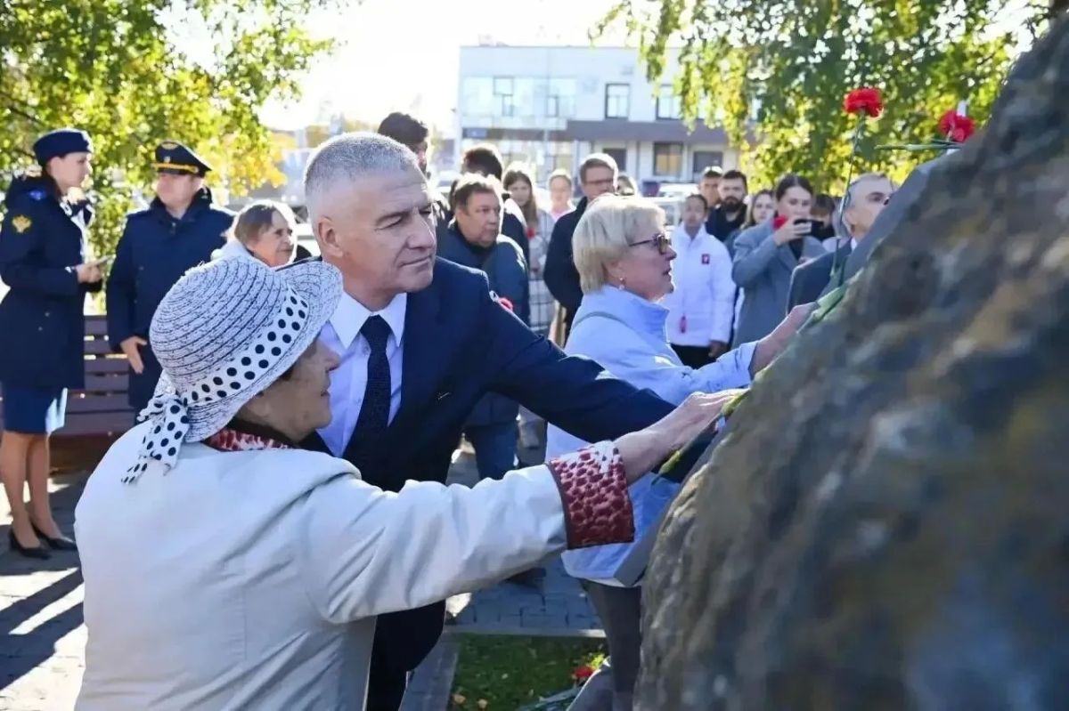 В Сквере Памяти Узников концлагерей открыли памятный знак В Сквере Памяти Узников концлагерей открыли памятный знак