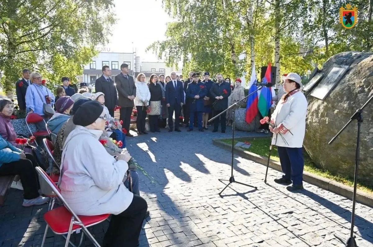 В Сквере Памяти Узников концлагерей открыли памятный знак В Сквере Памяти Узников концлагерей открыли памятный знак