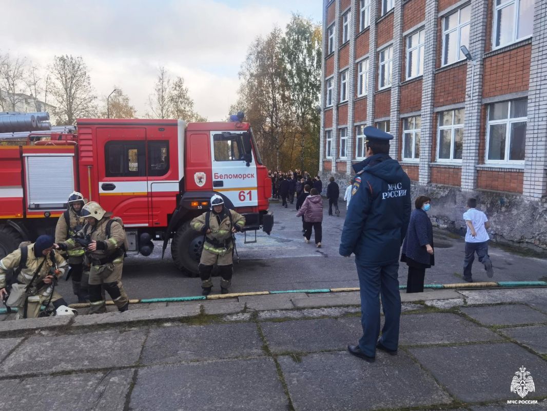 Отработали алгоритм действий при пожаре Отработали алгоритм действий при пожаре