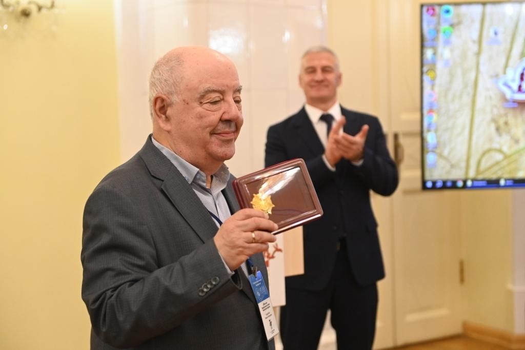 Артур Парфенчиков наградил коллектив Национального музея Республики Карелия Орденом «Сампо»
